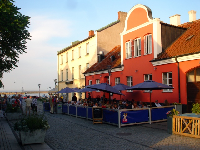 Solig uteservering från kl 12. Front of the restaurant. Sunny and warm from noon
