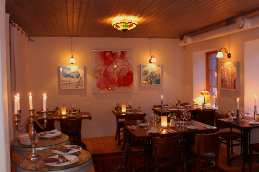 Uppdukad restaurang strax innan öppning. The restaurant before opening.